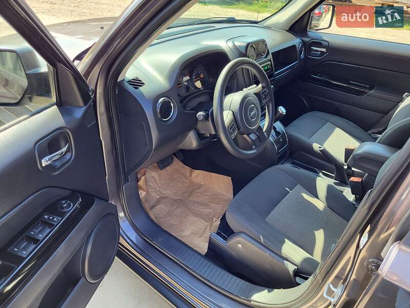 Позашляховик / Кросовер Jeep Patriot 2015 в Чернівцях