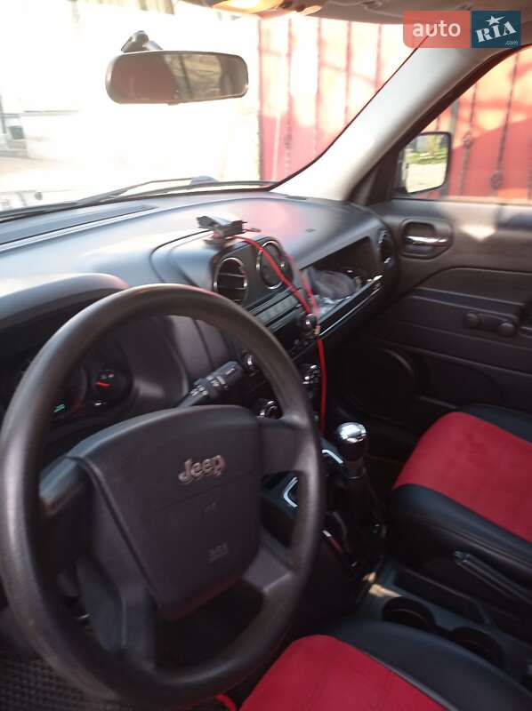 Внедорожник / Кроссовер Jeep Patriot 2010 в Тараще