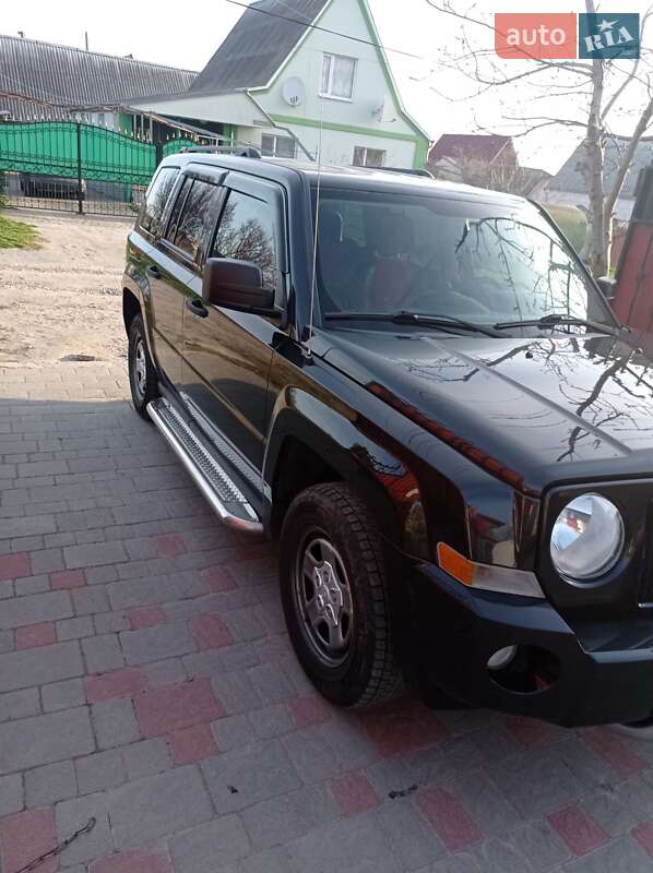 Внедорожник / Кроссовер Jeep Patriot 2010 в Тараще