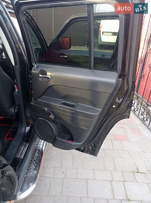Внедорожник / Кроссовер Jeep Patriot 2010 в Тараще