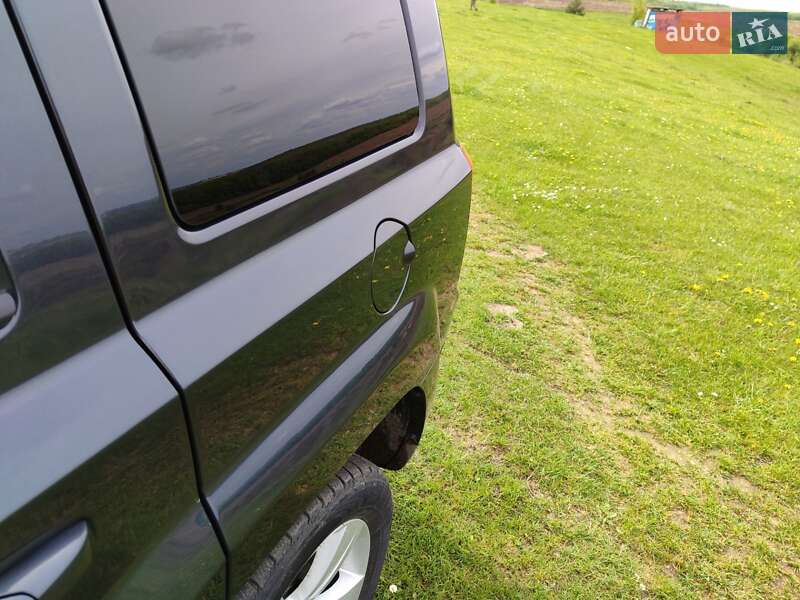 Позашляховик / Кросовер Jeep Patriot 2014 в Острозі