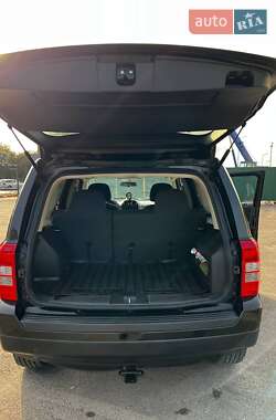 Внедорожник / Кроссовер Jeep Patriot 2011 в 