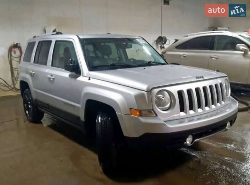 Внедорожник / Кроссовер Jeep Patriot 2013 в Красилове