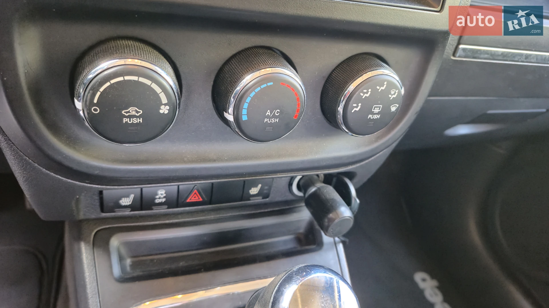 2015 Jeep Liberty (Patriot) - мініатюра 19