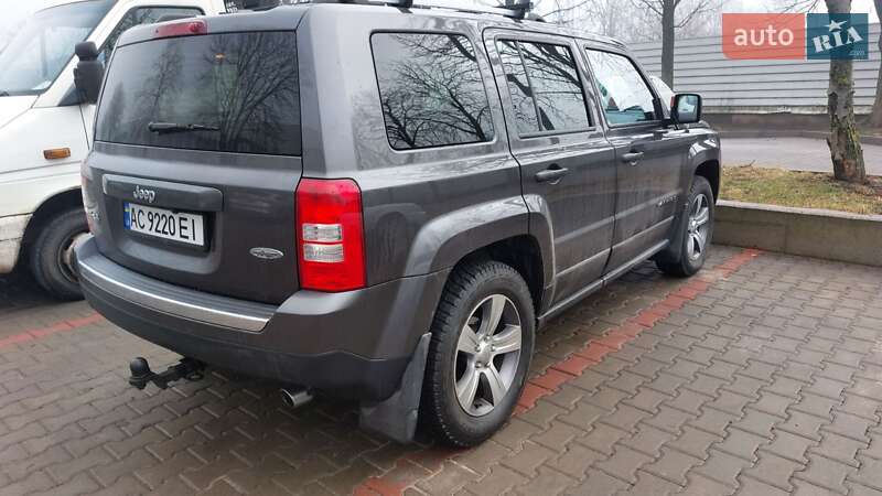 Внедорожник / Кроссовер Jeep Patriot 2016 в Нововолынске