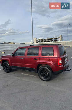 Внедорожник / Кроссовер Jeep Patriot 2011 в 