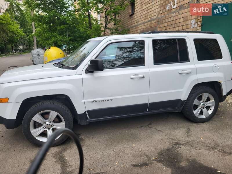 Внедорожник / Кроссовер Jeep Patriot 2014 в Киеве