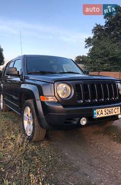 Внедорожник / Кроссовер Jeep Patriot 2015 в Новой Водолаге