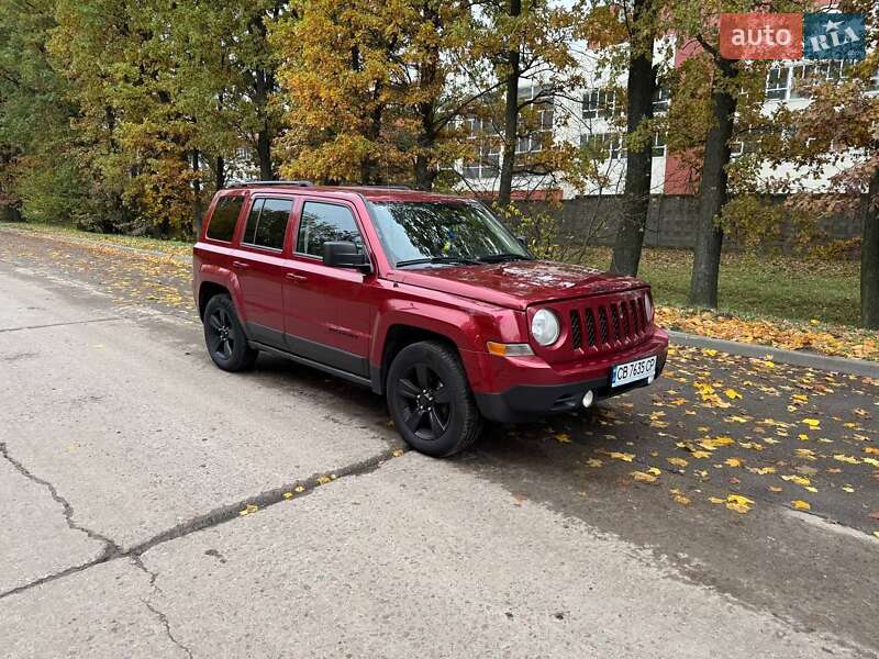 Позашляховик / Кросовер Jeep Patriot 2015 в  фото Позашляховик / Кросовер Jeep Patriot 2015 в
