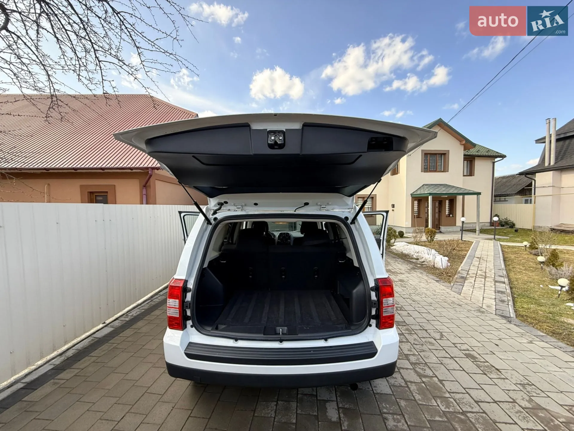 2016 Jeep Liberty (Patriot) - мініатюра 23