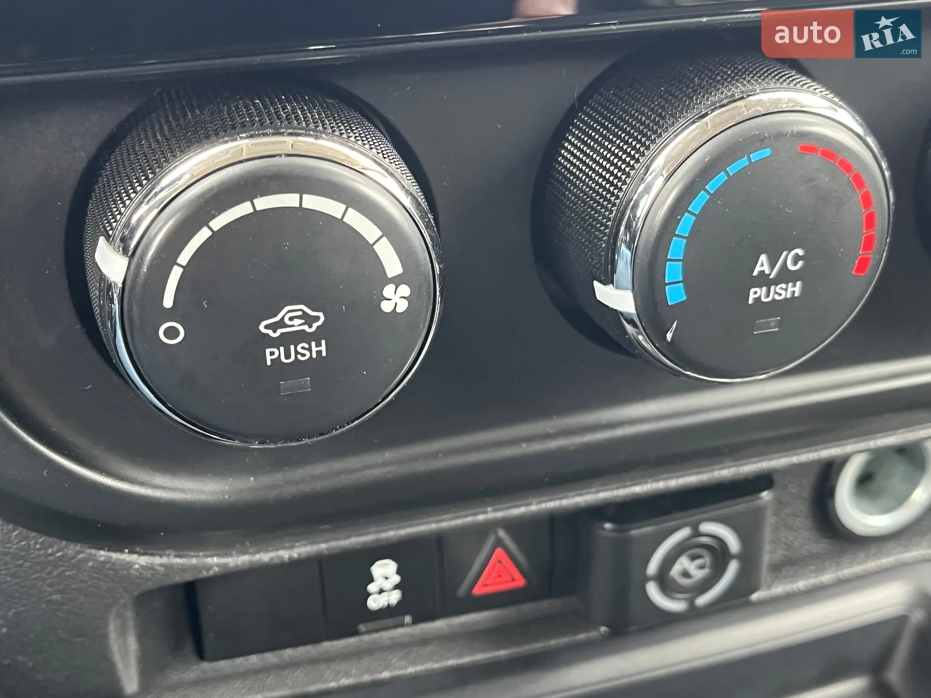 2015 Jeep Liberty (Patriot) - мініатюра 17
