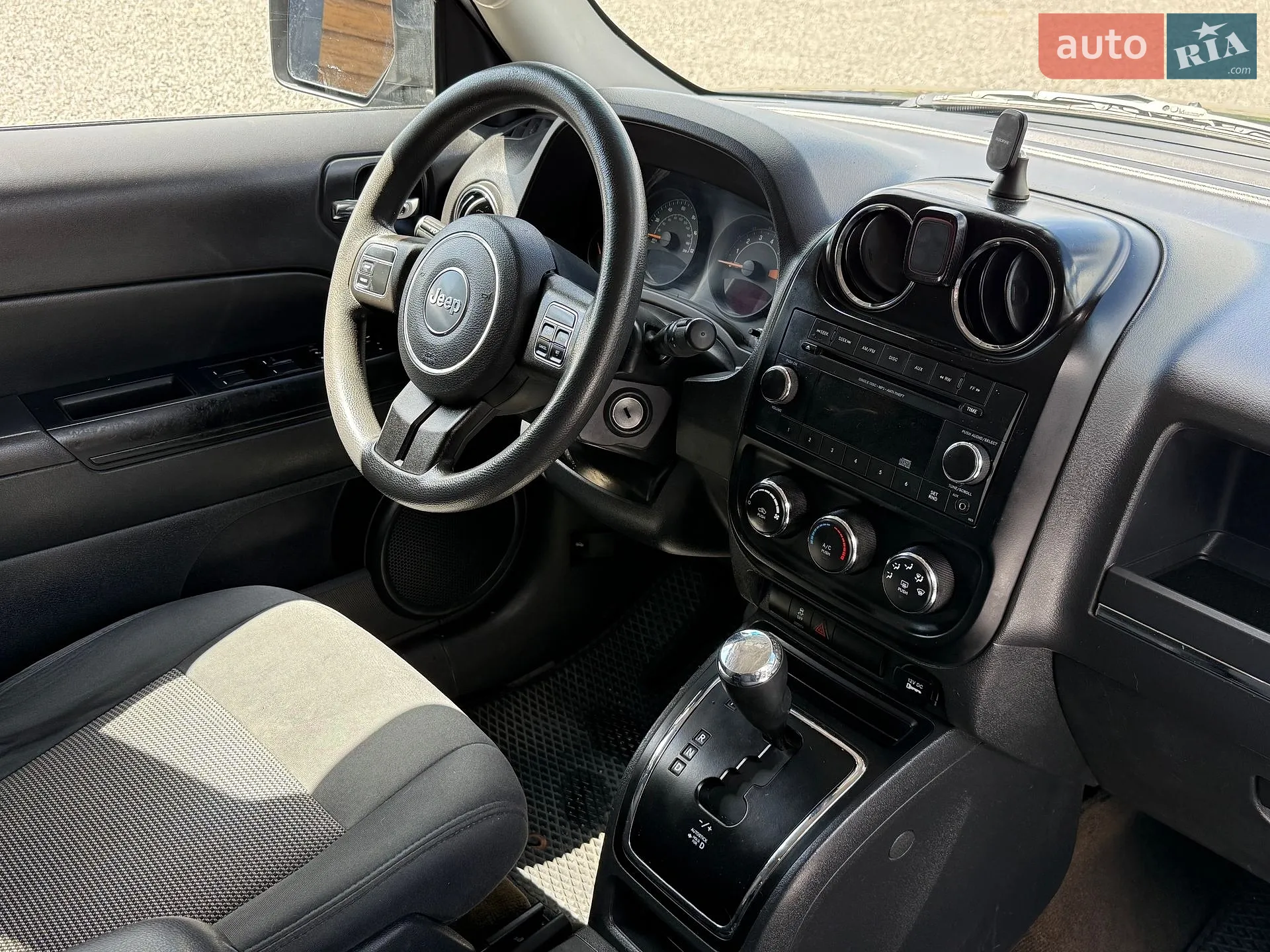 2014 Jeep Liberty (Patriot) - мініатюра 16