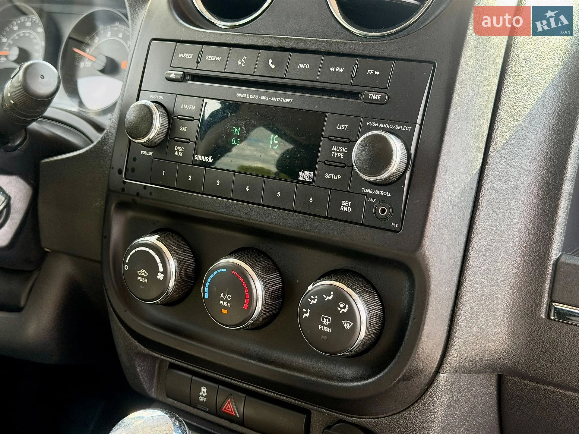 2016 Jeep Liberty (Patriot) - мініатюра 15