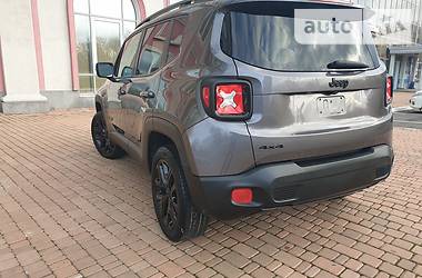 Позашляховик / Кросовер Jeep Renegade 2015 в 