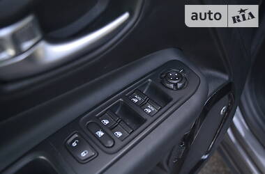 Позашляховик / Кросовер Jeep Renegade 2015 в 