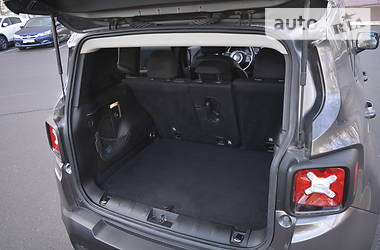 Позашляховик / Кросовер Jeep Renegade 2015 в 