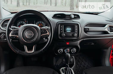 Позашляховик / Кросовер Jeep Renegade 2016 в 