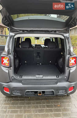 Внедорожник / Кроссовер Jeep Renegade 2017 в Черновцах