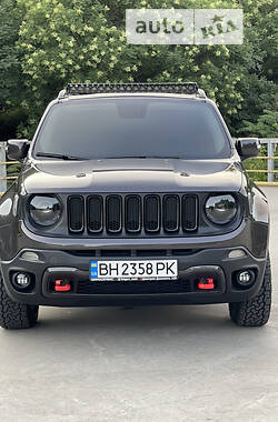 Внедорожник / Кроссовер Jeep Renegade 2016 в 