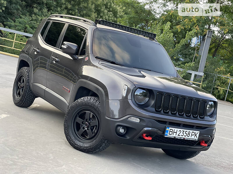 Внедорожник / Кроссовер Jeep Renegade 2016 в 