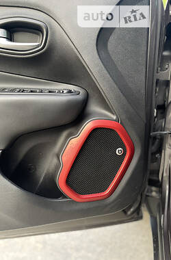Внедорожник / Кроссовер Jeep Renegade 2016 в 