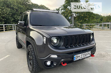 Внедорожник / Кроссовер Jeep Renegade 2016 в 