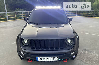 Внедорожник / Кроссовер Jeep Renegade 2016 в 