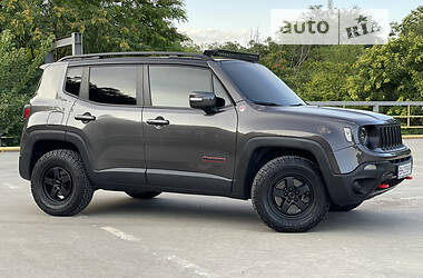Внедорожник / Кроссовер Jeep Renegade 2016 в 