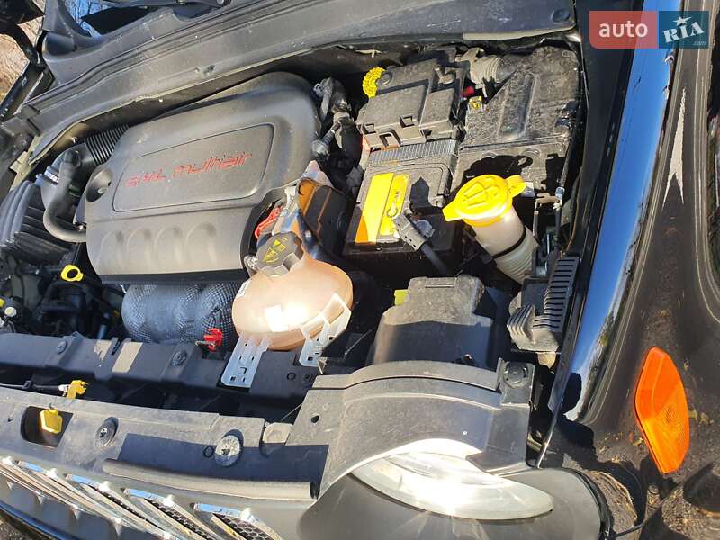 Позашляховик / Кросовер Jeep Renegade 2016 в Києві