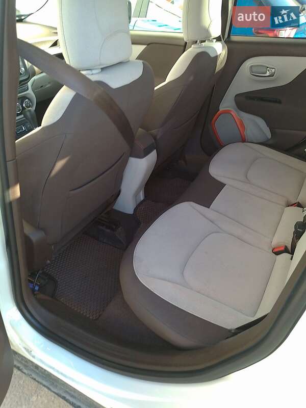 Внедорожник / Кроссовер Jeep Renegade 2015 в Борисполе
