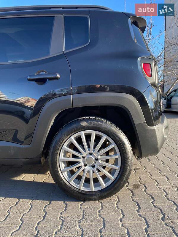 Позашляховик / Кросовер Jeep Renegade 2015 в Чернівцях