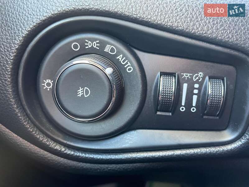 Позашляховик / Кросовер Jeep Renegade 2015 в Чернівцях