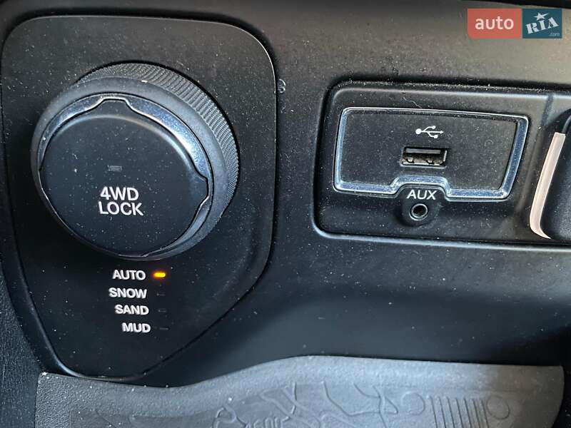 Позашляховик / Кросовер Jeep Renegade 2015 в Чернівцях
