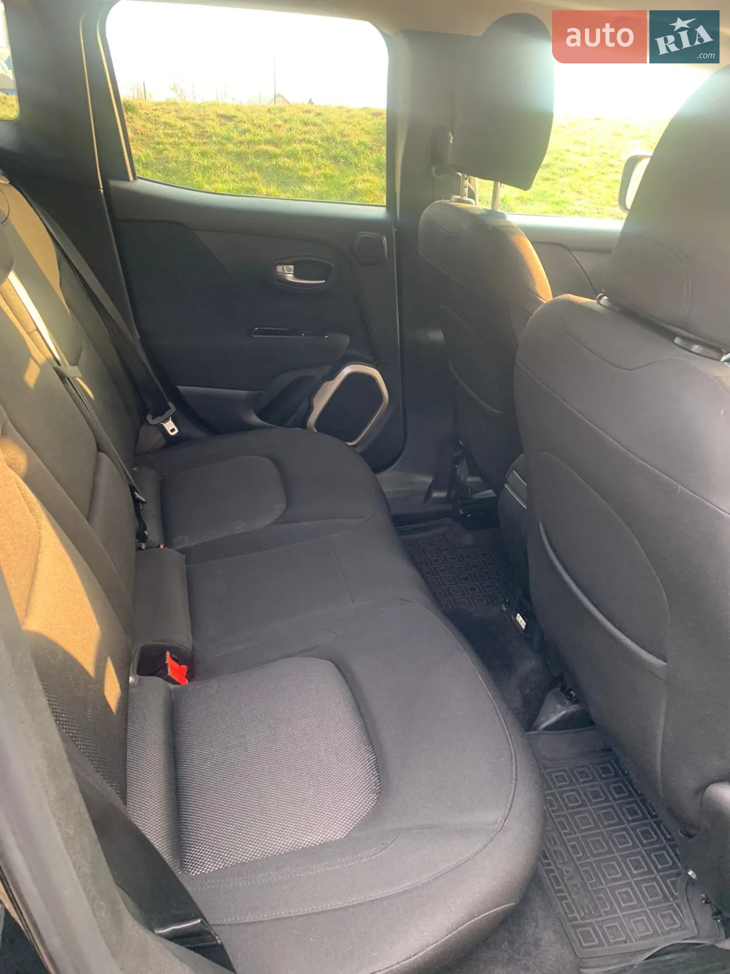 2015 Jeep Renegade - мініатюра 44