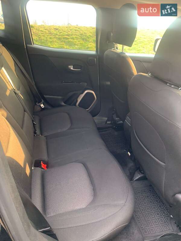 Позашляховик / Кросовер Jeep Renegade 2015 в Чернівцях