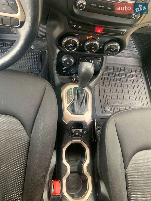 Позашляховик / Кросовер Jeep Renegade 2015 в Чернівцях
