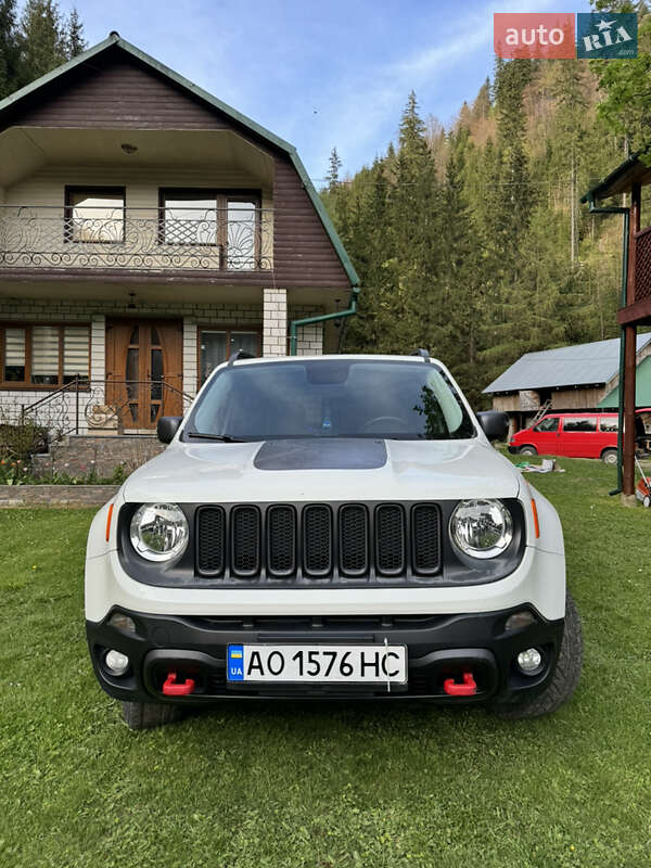 Позашляховик / Кросовер Jeep Renegade 2016 в Міжгір'ї