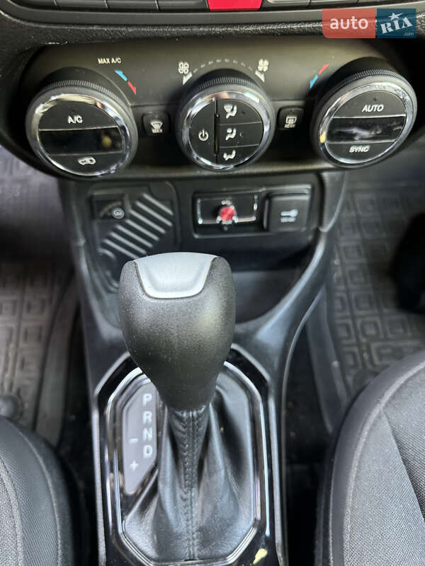 Внедорожник / Кроссовер Jeep Renegade 2017 в Черкассах