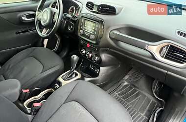 Позашляховик / Кросовер Jeep Renegade 2015 в 