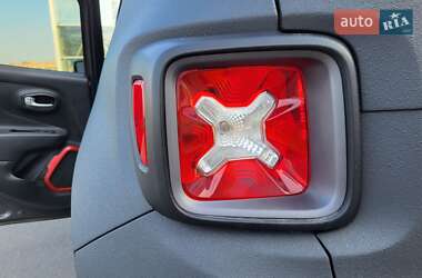 Внедорожник / Кроссовер Jeep Renegade 2016 в 