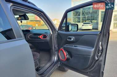 Внедорожник / Кроссовер Jeep Renegade 2016 в 