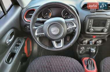 Внедорожник / Кроссовер Jeep Renegade 2016 в 
