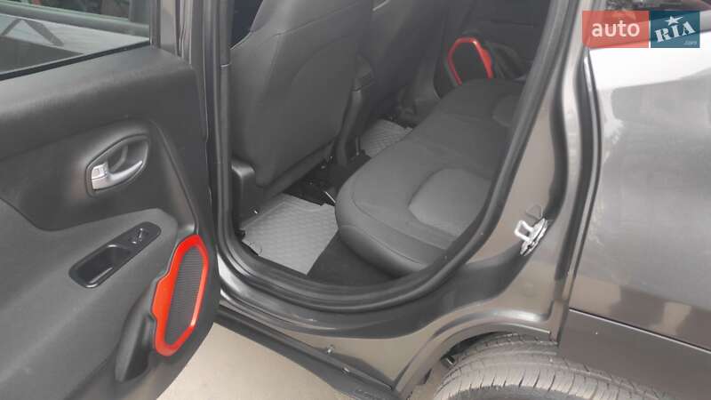Внедорожник / Кроссовер Jeep Renegade 2018 в Дубно