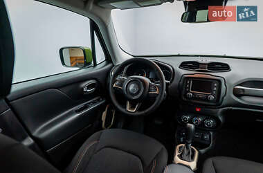 Внедорожник / Кроссовер Jeep Renegade 2016 в 