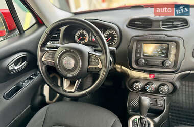 Внедорожник / Кроссовер Jeep Renegade 2016 в 