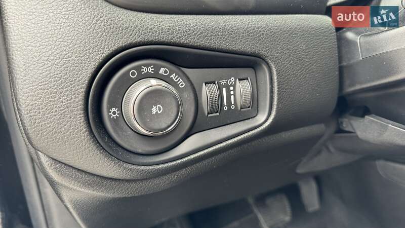 Внедорожник / Кроссовер Jeep Renegade 2016 в Киеве