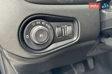 Внедорожник / Кроссовер Jeep Renegade 2016 в 