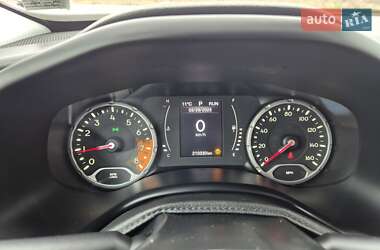 Позашляховик / Кросовер Jeep Renegade 2015 в 