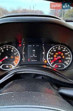 Внедорожник / Кроссовер Jeep Renegade 2015 в 