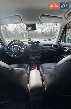Внедорожник / Кроссовер Jeep Renegade 2016 в 